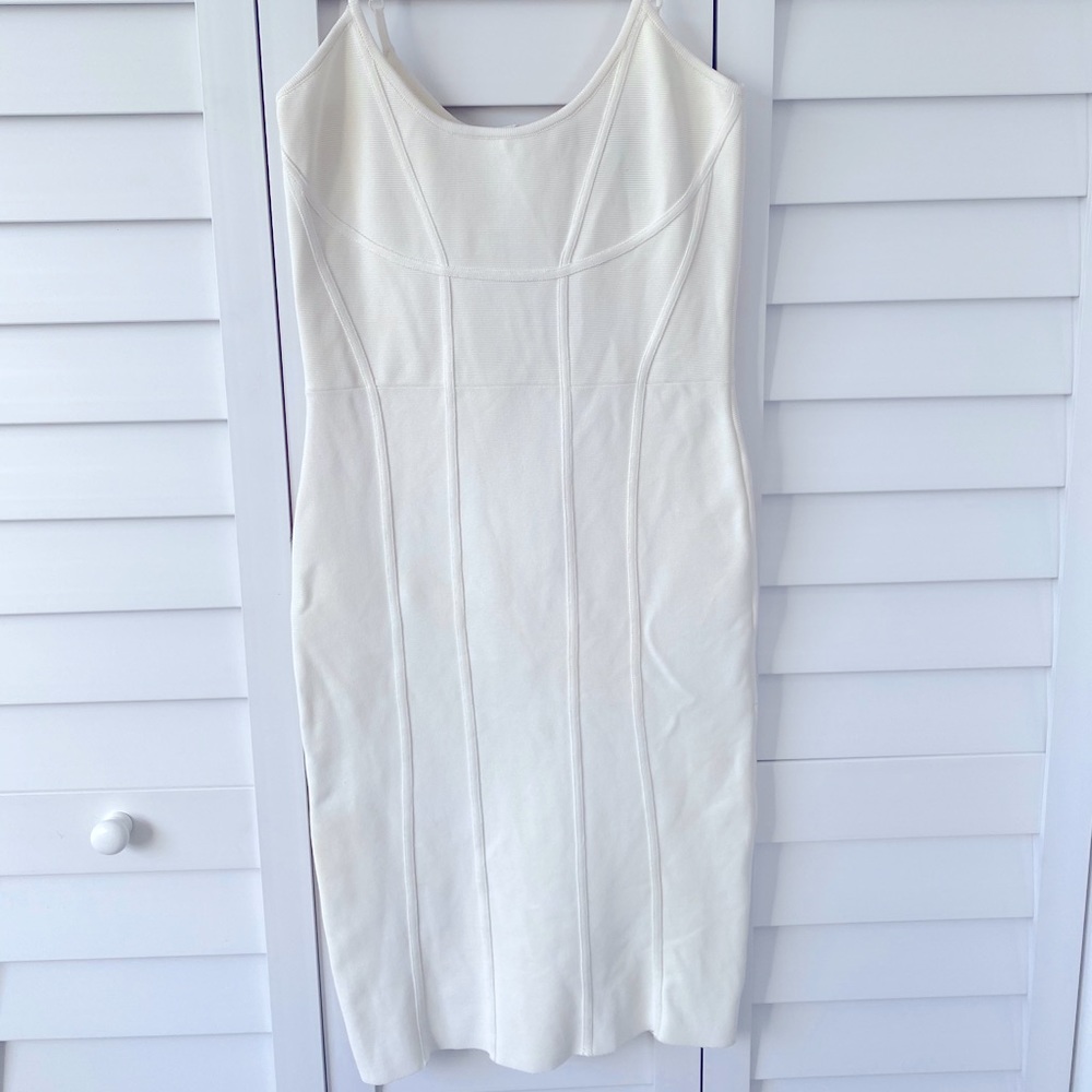 BCBG.